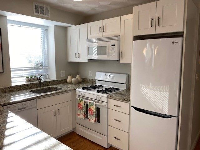 209 Commonwealth Ave 1, Newton, MA 02467