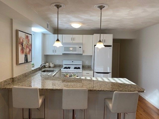 209 Commonwealth Ave 1, Newton, MA 02467