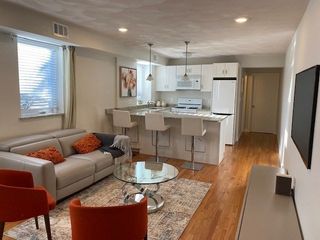 209 Commonwealth Ave 1, Newton, MA 02467