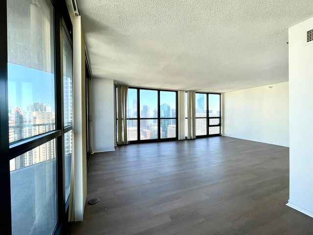 10 E Ontario Street 4708, Chicago, IL 60611