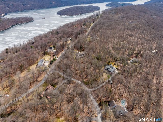 11 Chestnut Hill Road, Sherman, CT 06784