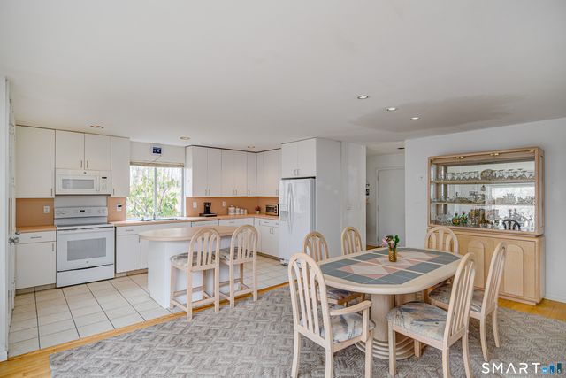 11 Chestnut Hill Road, Sherman, CT 06784