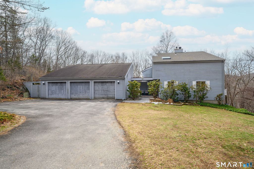 11 Chestnut Hill Road, Sherman, CT 06784