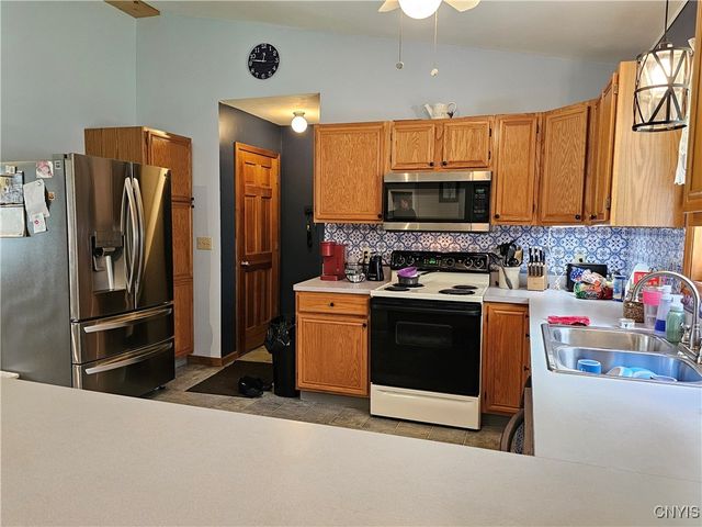 931 County Route 10, Schroeppel, NY 13132