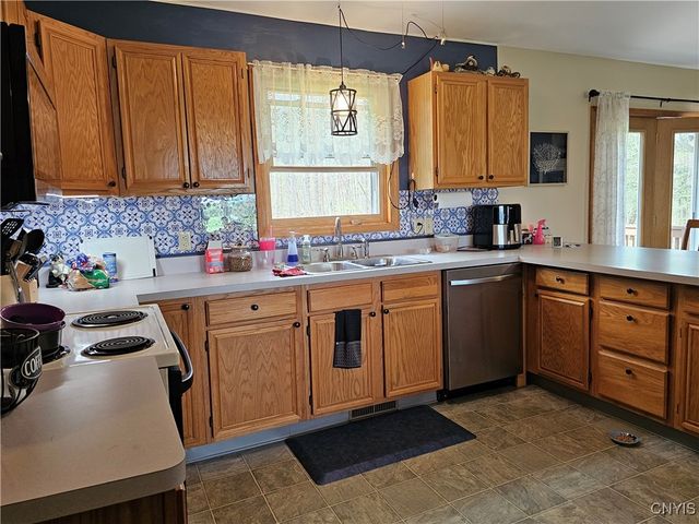 931 County Route 10, Schroeppel, NY 13132