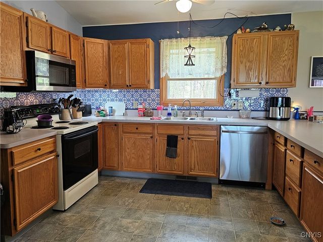 931 County Route 10, Schroeppel, NY 13132
