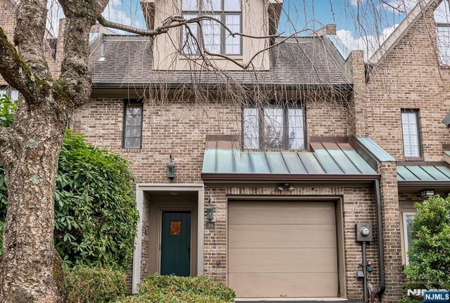 38 Sherwood Downs, Park Ridge, NJ 07656