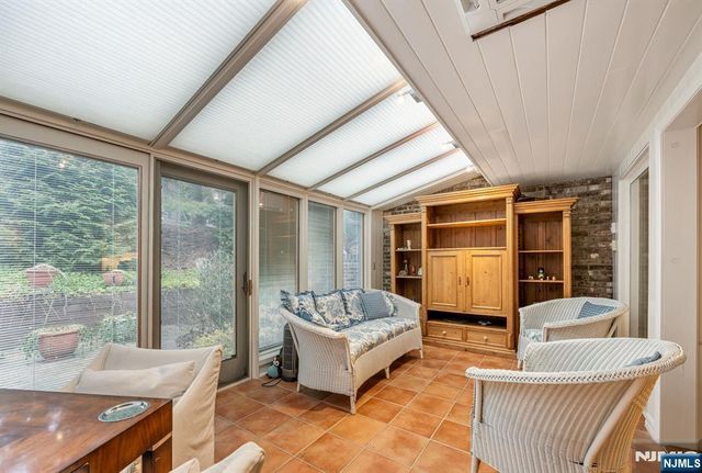 38 Sherwood Downs, Park Ridge, NJ 07656