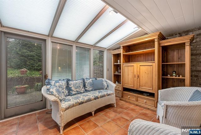 38 Sherwood Downs, Park Ridge, NJ 07656