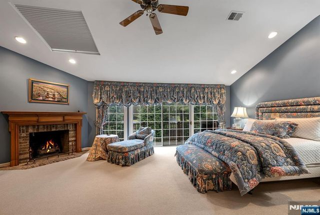 38 Sherwood Downs, Park Ridge, NJ 07656