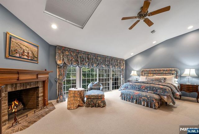 38 Sherwood Downs, Park Ridge, NJ 07656