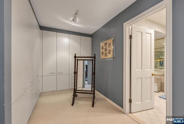 38 Sherwood Downs, Park Ridge, NJ 07656