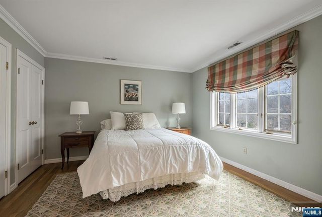 38 Sherwood Downs, Park Ridge, NJ 07656