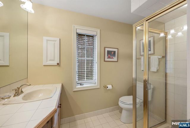 38 Sherwood Downs, Park Ridge, NJ 07656