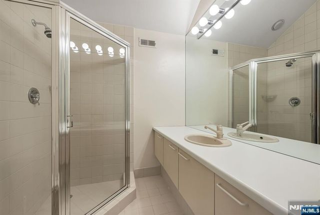 38 Sherwood Downs, Park Ridge, NJ 07656