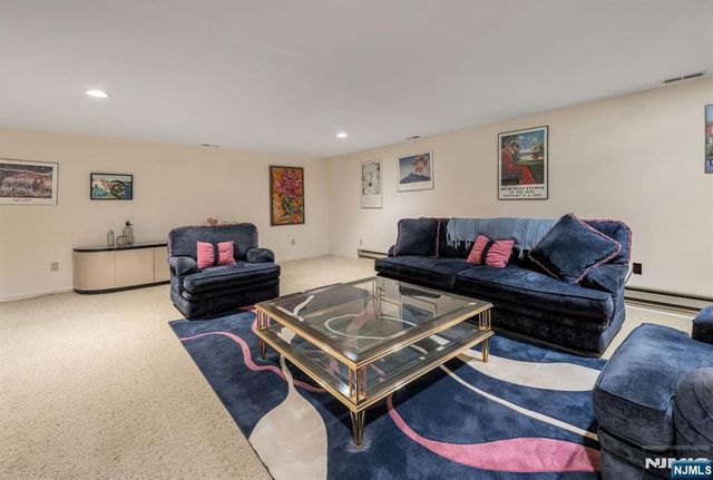 38 Sherwood Downs, Park Ridge, NJ 07656