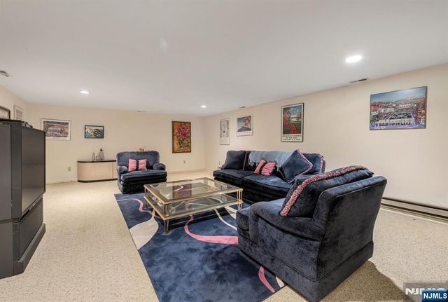 38 Sherwood Downs, Park Ridge, NJ 07656