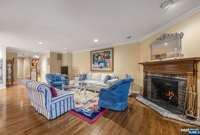 38 Sherwood Downs, Park Ridge, NJ 07656