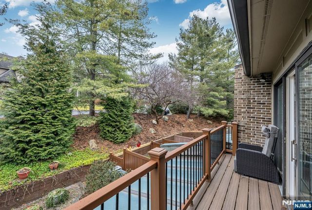 38 Sherwood Downs, Park Ridge, NJ 07656