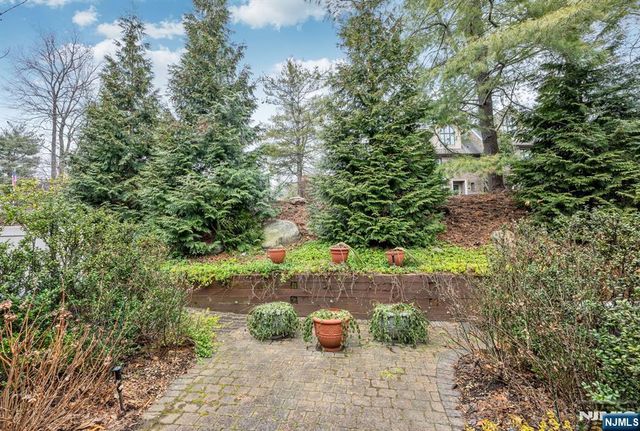 38 Sherwood Downs, Park Ridge, NJ 07656