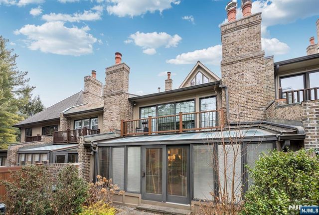 38 Sherwood Downs, Park Ridge, NJ 07656