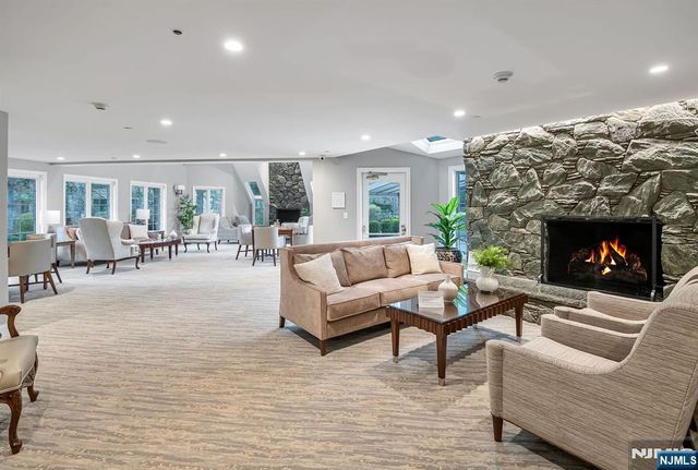 38 Sherwood Downs, Park Ridge, NJ 07656