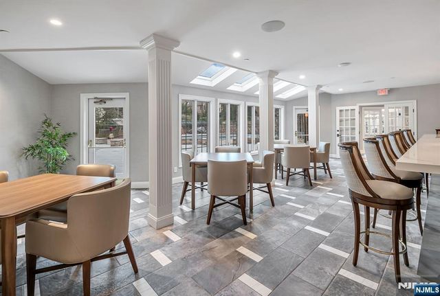 38 Sherwood Downs, Park Ridge, NJ 07656