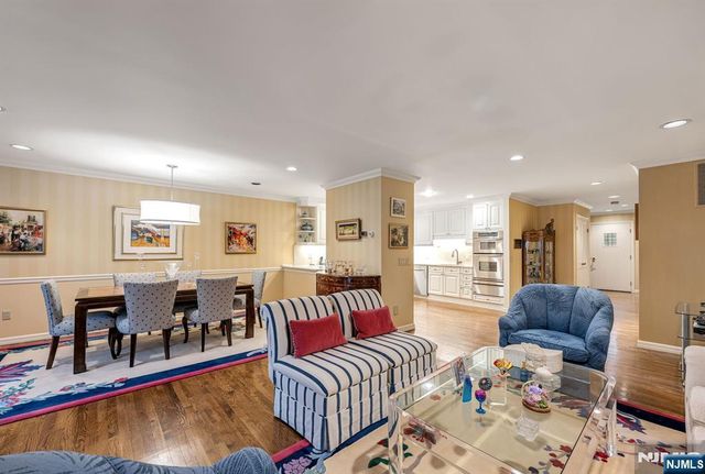 38 Sherwood Downs, Park Ridge, NJ 07656