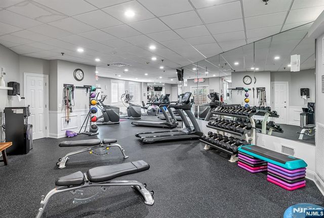 38 Sherwood Downs, Park Ridge, NJ 07656