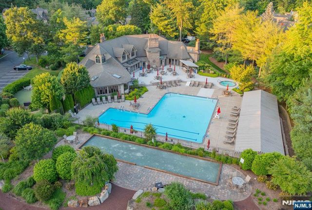 38 Sherwood Downs, Park Ridge, NJ 07656