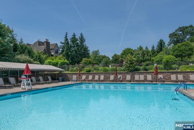 38 Sherwood Downs, Park Ridge, NJ 07656