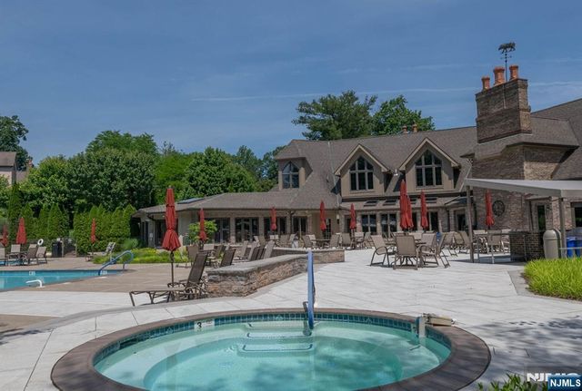 38 Sherwood Downs, Park Ridge, NJ 07656