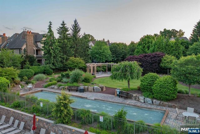 38 Sherwood Downs, Park Ridge, NJ 07656