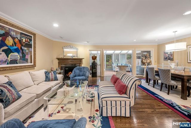 38 Sherwood Downs, Park Ridge, NJ 07656