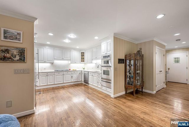 38 Sherwood Downs, Park Ridge, NJ 07656