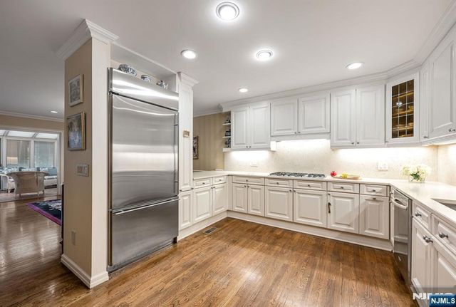 38 Sherwood Downs, Park Ridge, NJ 07656