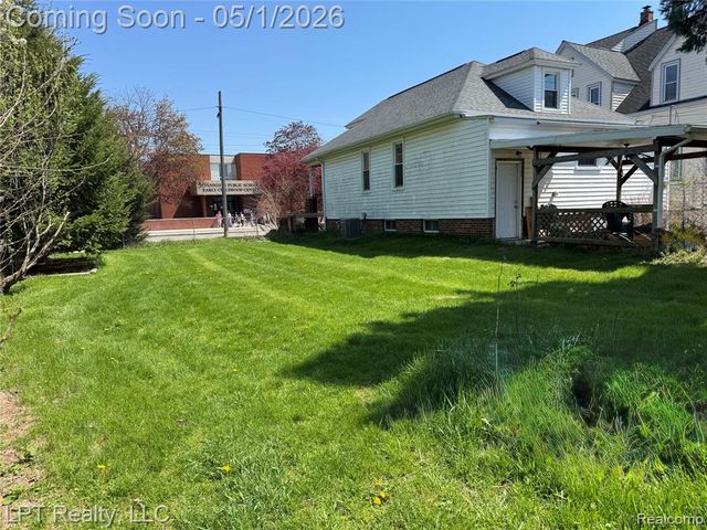 2624 10th Street, Wyandotte, MI 48192