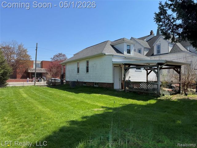 2624 10th Street, Wyandotte, MI 48192