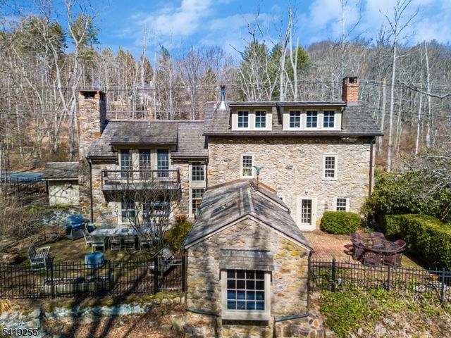 34 Water St, Tewksbury Twp., NJ 08833