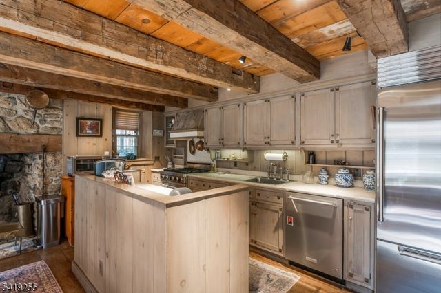 34 Water St, Tewksbury Twp., NJ 08833