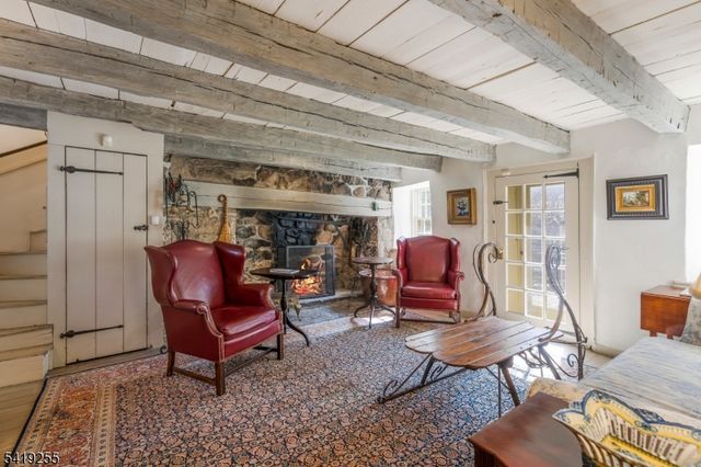 34 Water St, Tewksbury Twp., NJ 08833