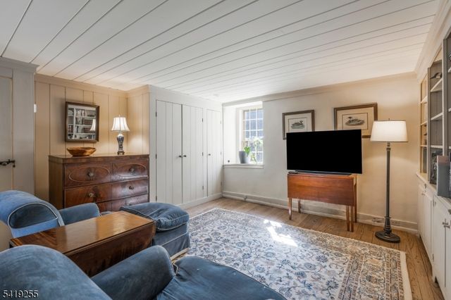 34 Water St, Tewksbury Twp., NJ 08833