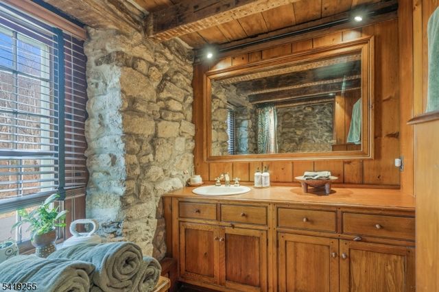 34 Water St, Tewksbury Twp., NJ 08833