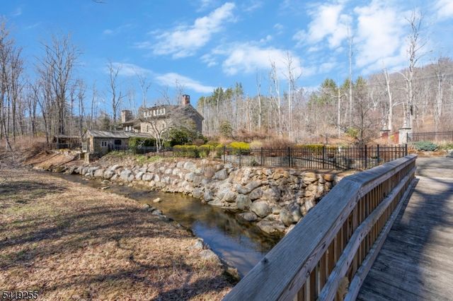 34 Water St, Tewksbury Twp., NJ 08833