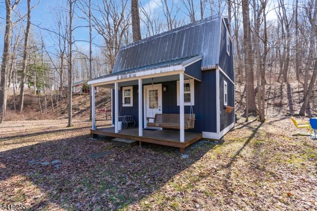 34 Water St, Tewksbury Twp., NJ 08833