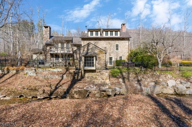 34 Water St, Tewksbury Twp., NJ 08833