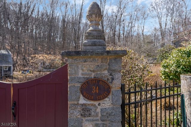 34 Water St, Tewksbury Twp., NJ 08833