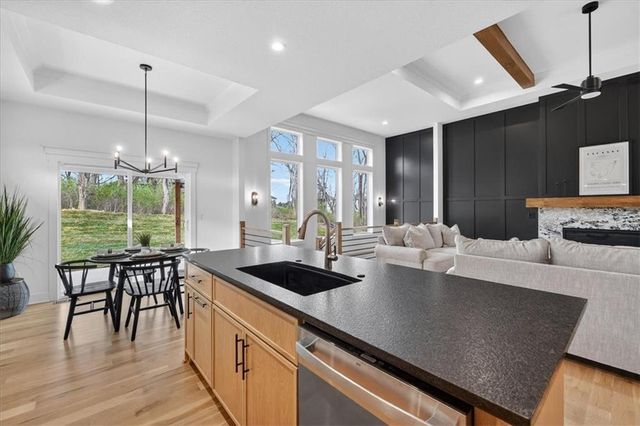 22480 W 89th Terrace, Lenexa, KS 66227