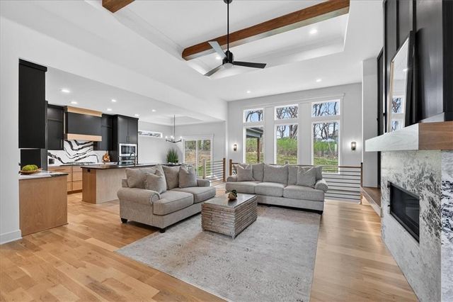 22480 W 89th Terrace, Lenexa, KS 66227