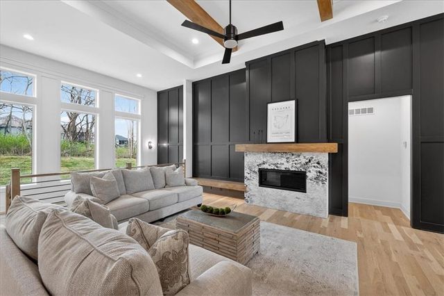 22480 W 89th Terrace, Lenexa, KS 66227